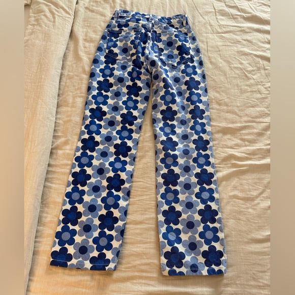 Zara
High Rise Straight Leg Fit Jeans Floral Print (16) - Picture 5 of 6